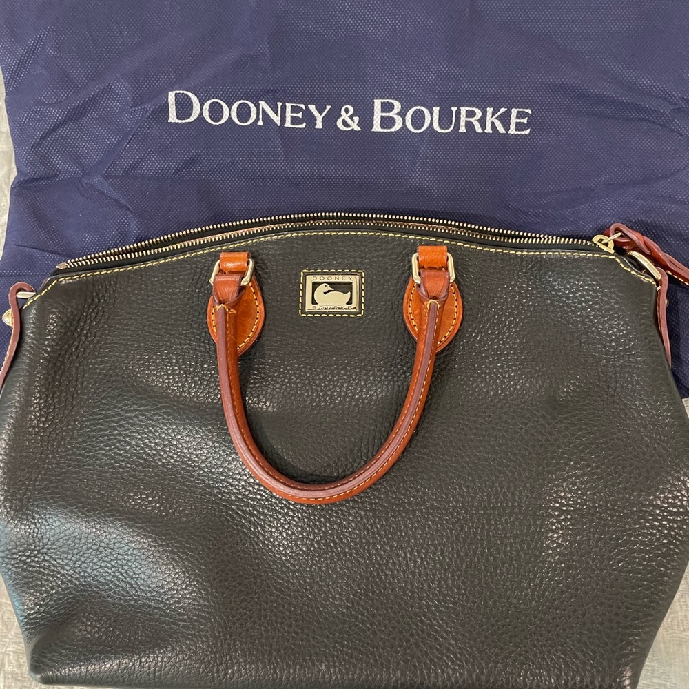 Dooney & Bourke - Picture 4 of 7